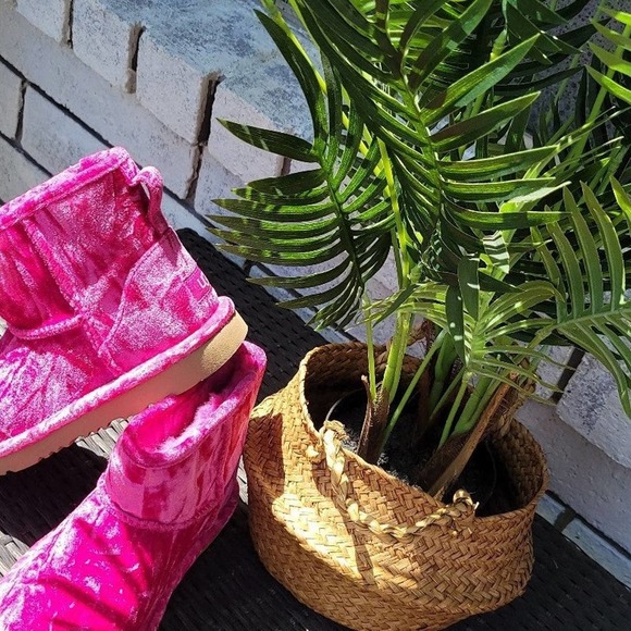 Ugg crushed velvet pink short girls boots size 5 - Picture 5 of 8